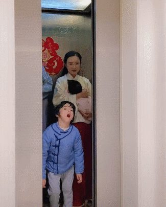 2022年澳门开奖结果和挡电梯门致幼童被困与挡电梯门这事到底有多危险?